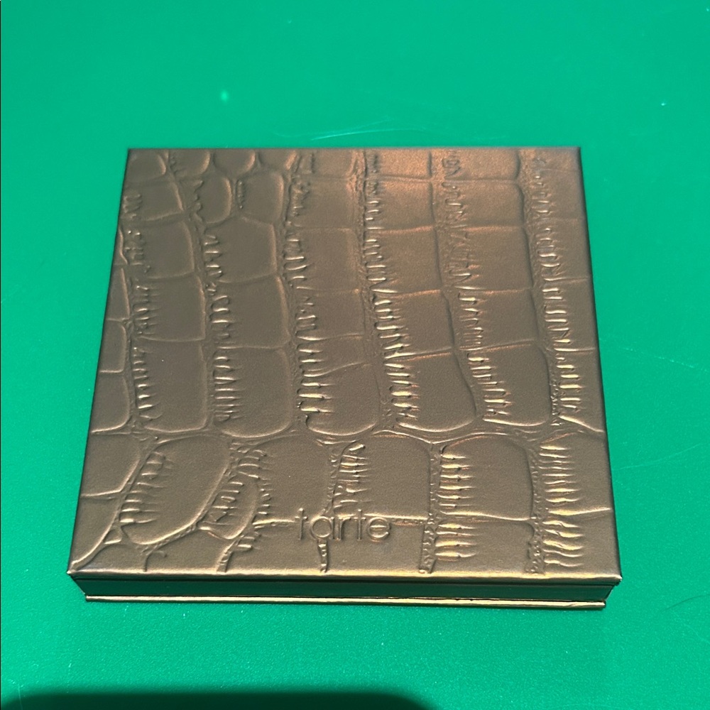 tarte Park Ave Princess Matte Bronzer - Brown & Gold Packaging - Picture 2 of 4